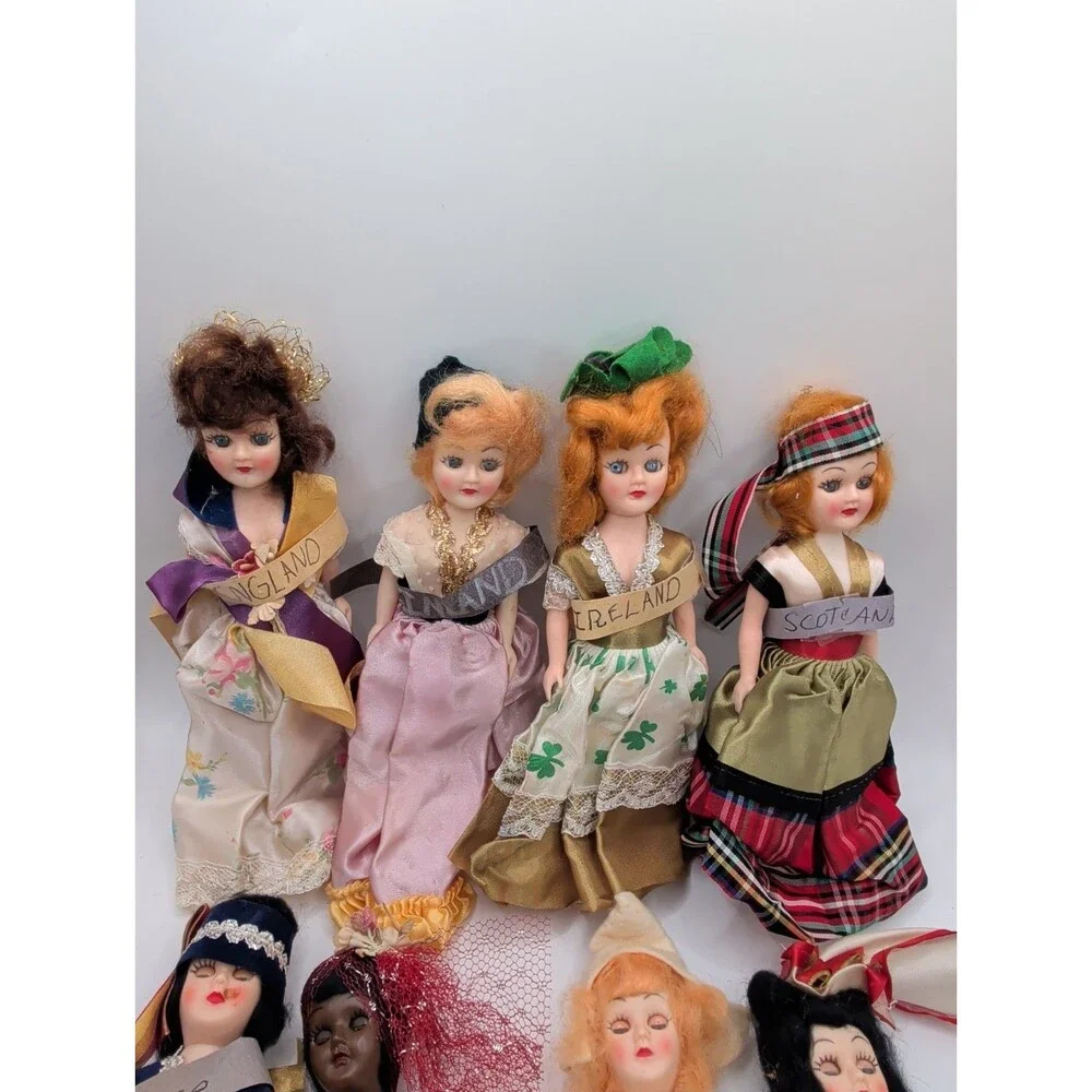 Dolls World this lot